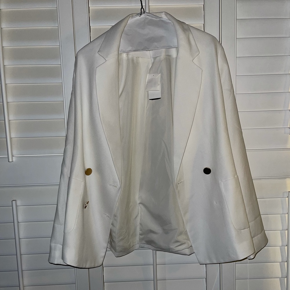 White blaZer